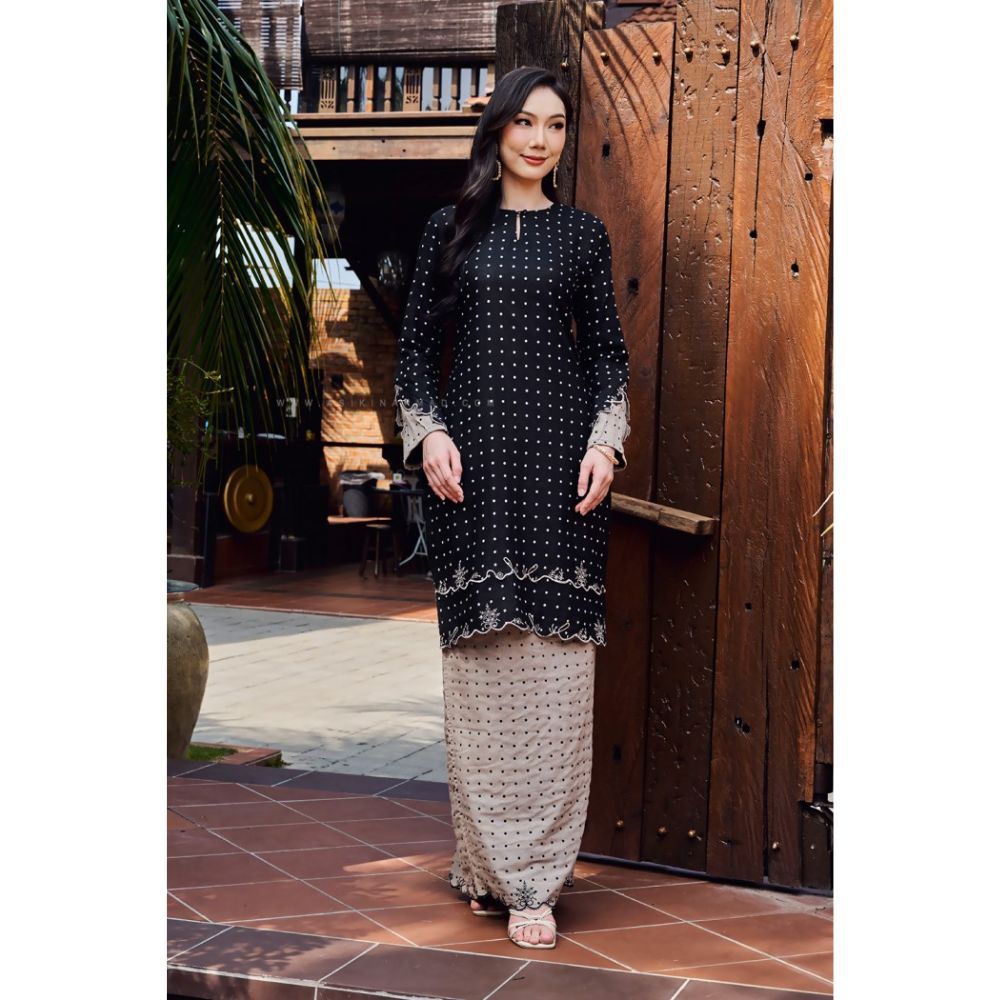 Indah Julia Kurung