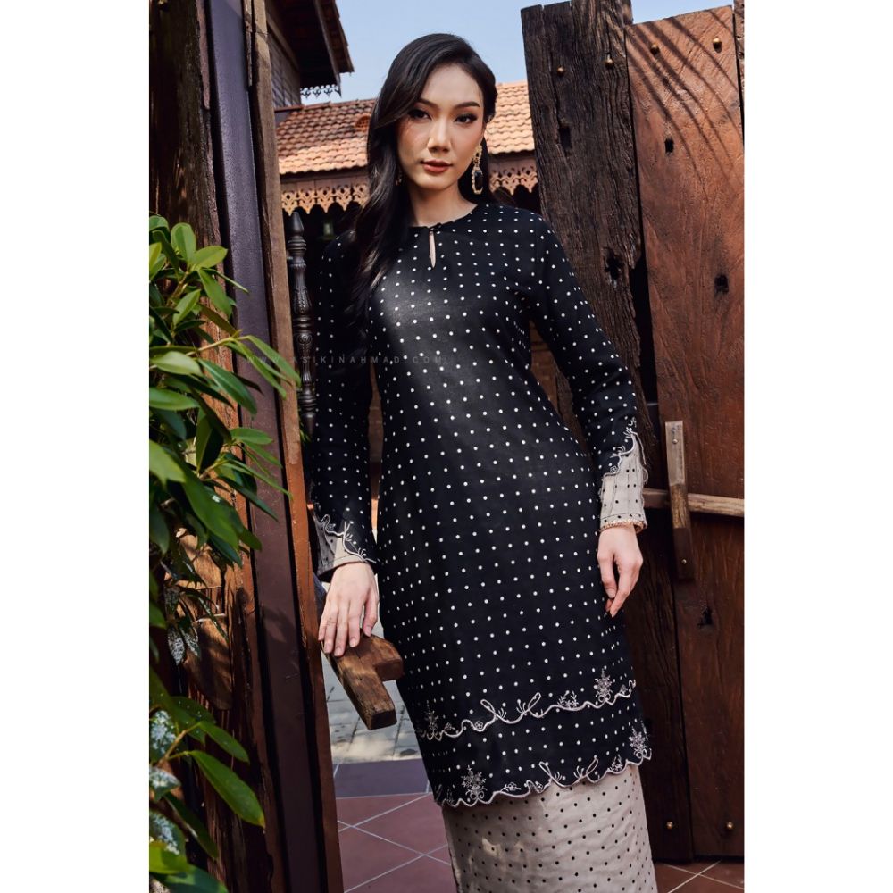 Indah Julia Kurung