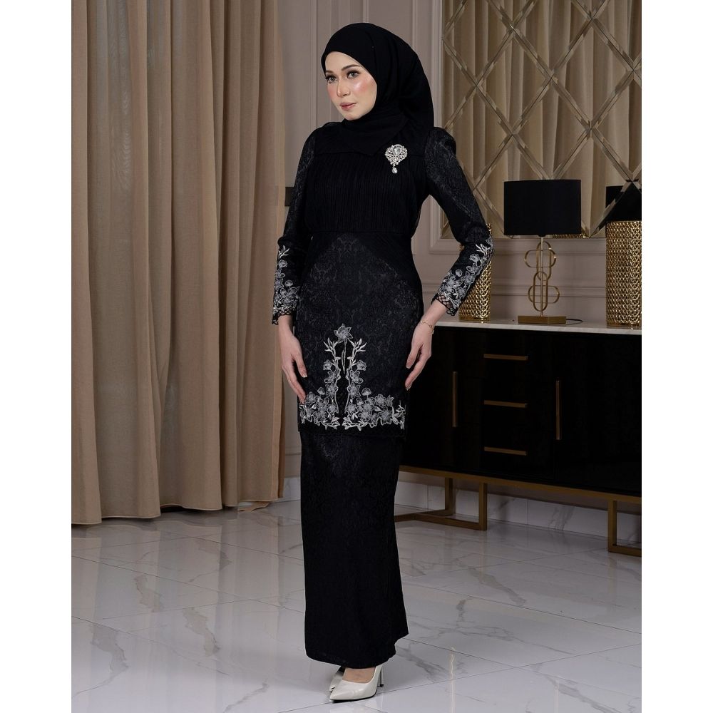 Anastasia Kurung