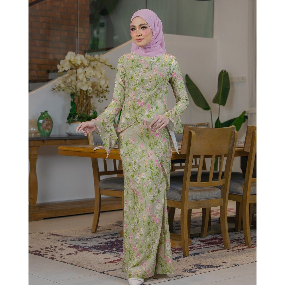 PRE ORDER | Della Kurung