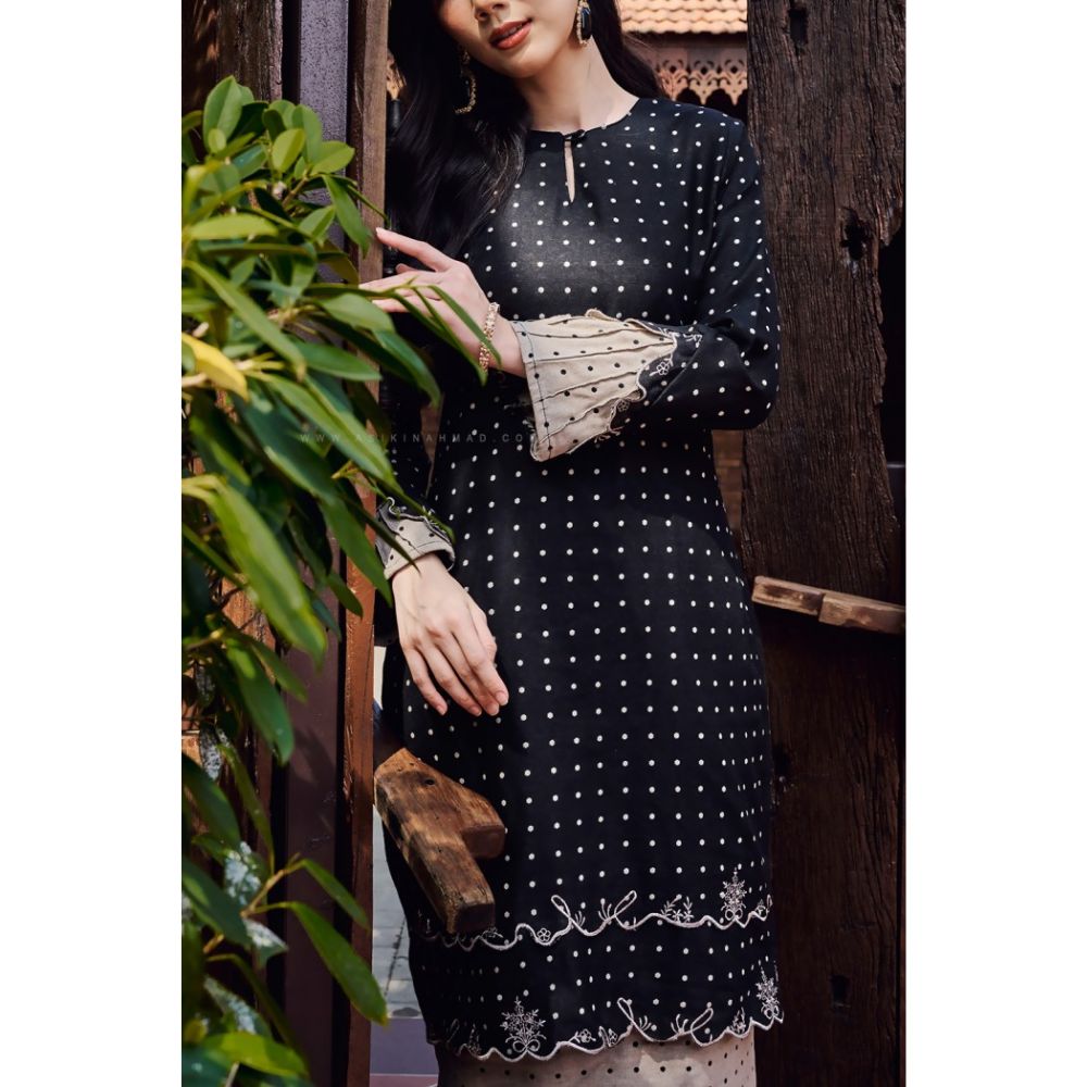 Indah Julia Kurung