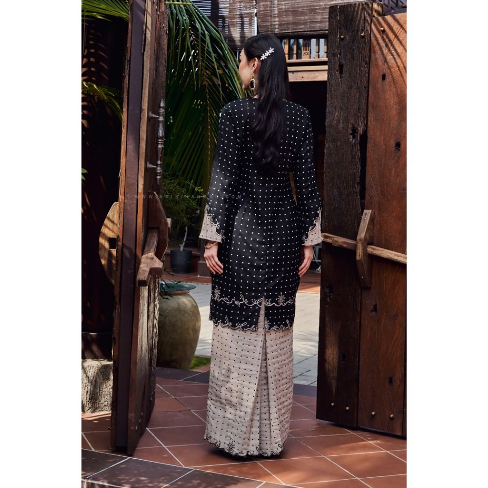 Indah Julia Kurung