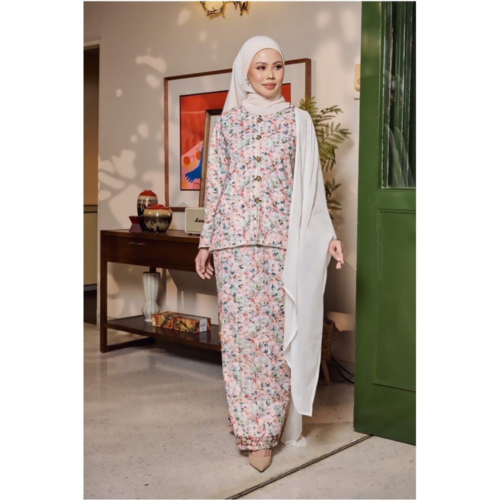 Azura Kurung