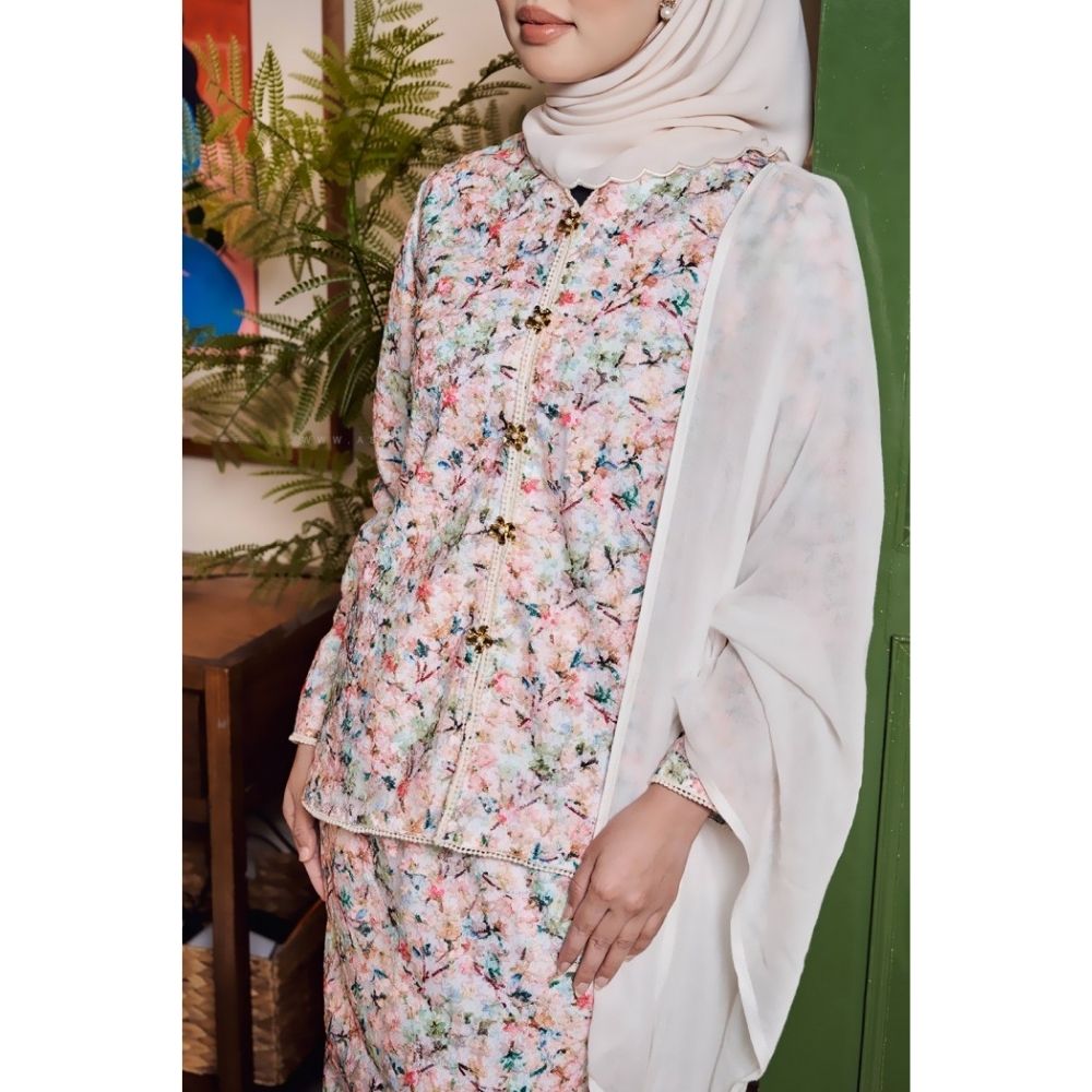 Azura Kurung