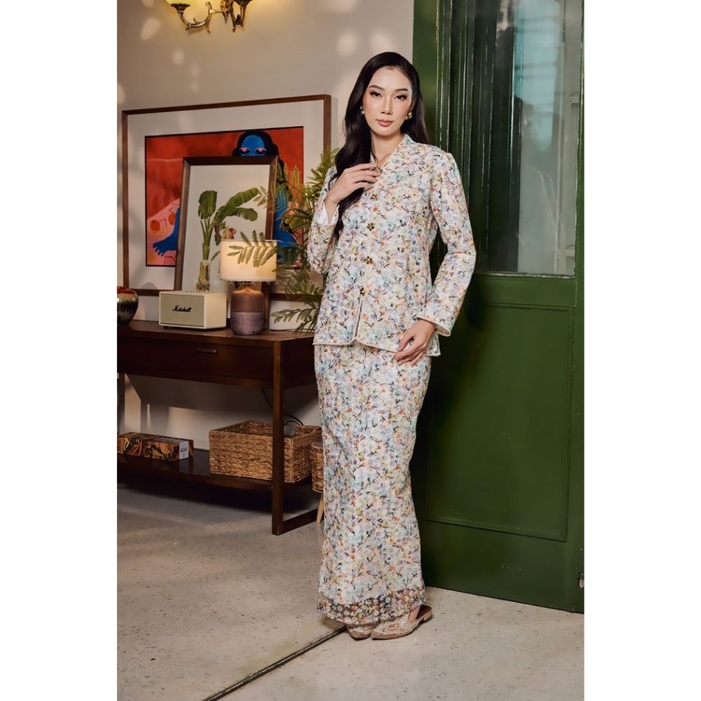 Azura Kurung