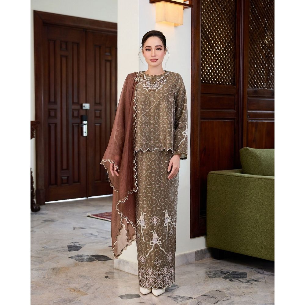 Adiratna Kurung