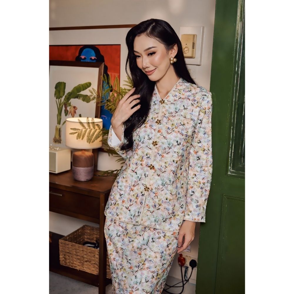 Azura Kurung