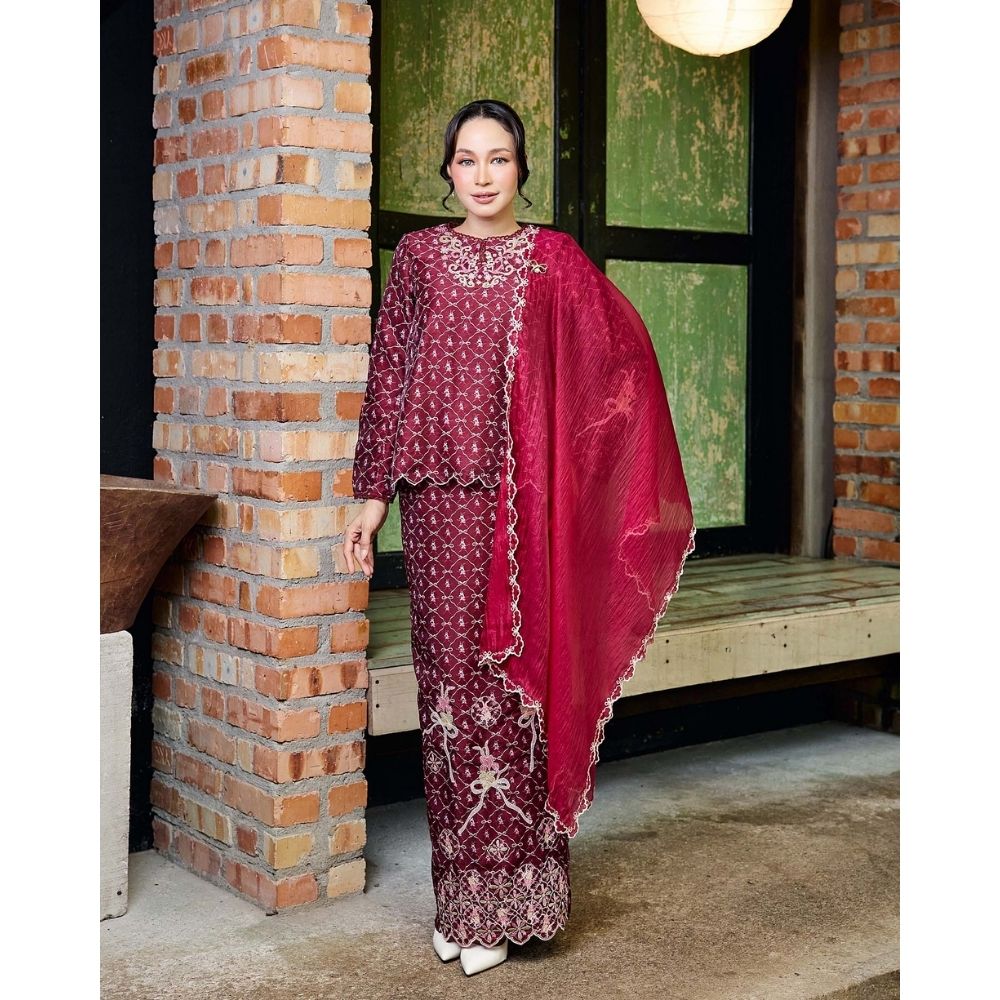 Adiratna Kurung