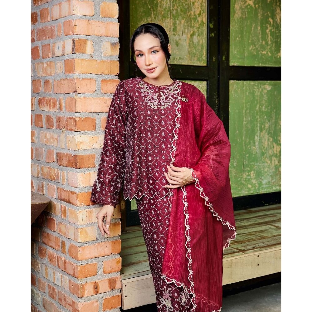 Adiratna Kurung