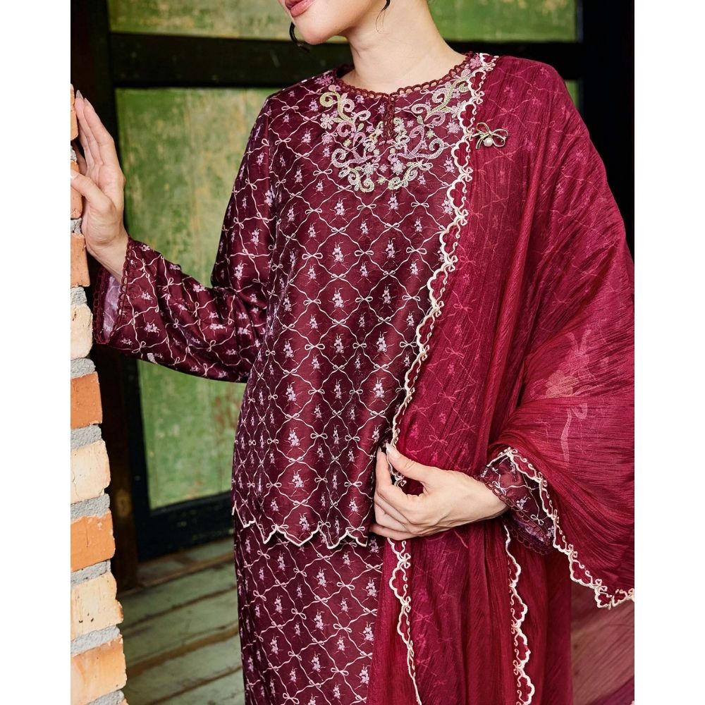 Adiratna Kurung