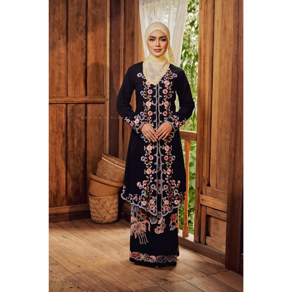 Kusuma Nyonya Kebarung