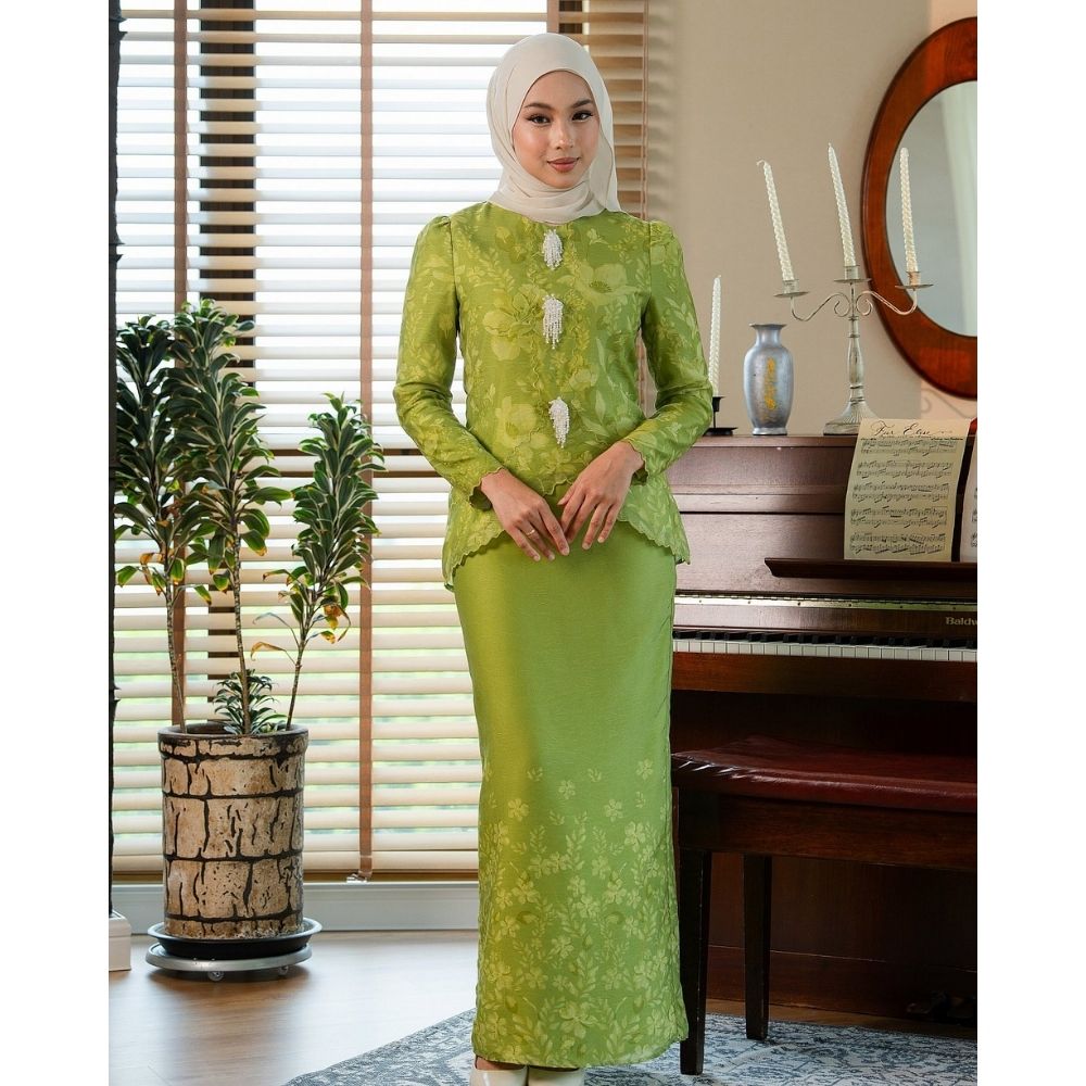Eva Kurung