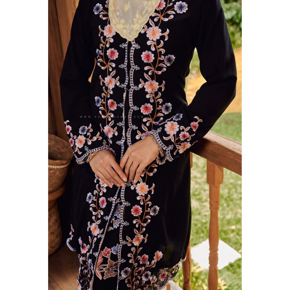 Kusuma Nyonya Kebarung