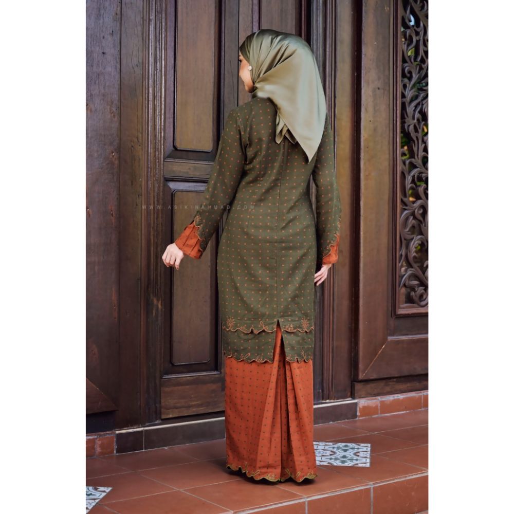Indah Julia Kurung