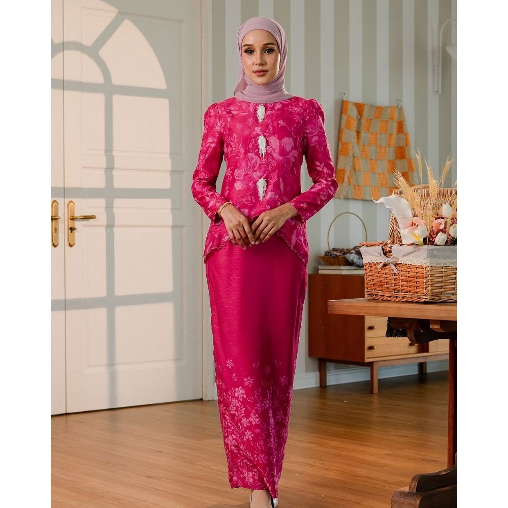 Eva Kurung