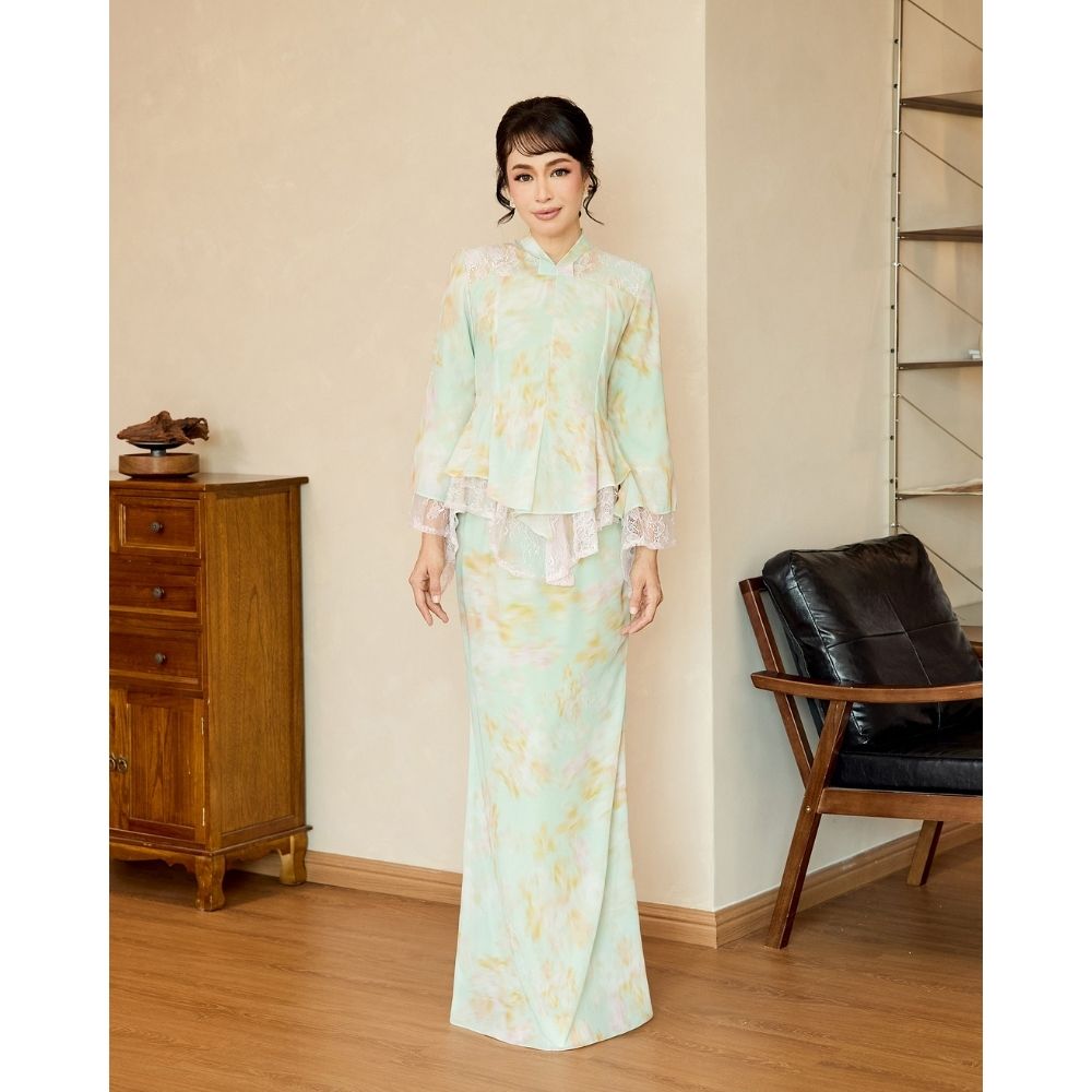 Leonara Floral Lace Kurung - CULTLABEL