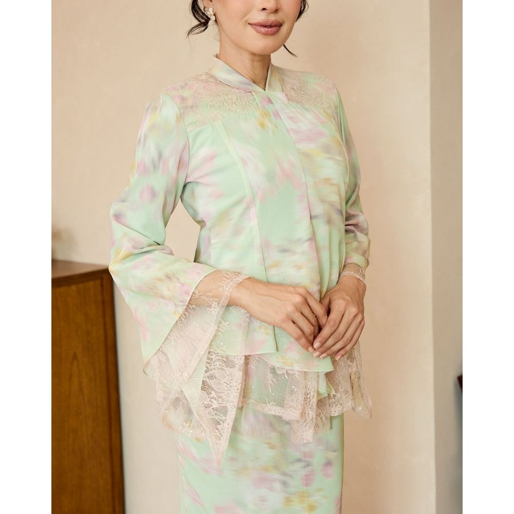 Leonara Floral Lace Kurung - CULTLABEL
